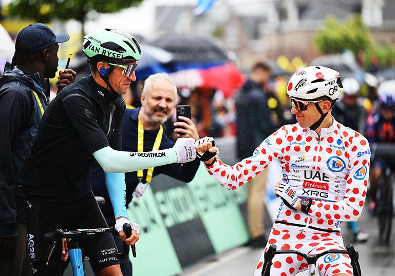 Tadej Pogacar ziet ploeggenoot belangrijke prijs afpakken in Tour de France, maar dat is precies de bedoeling