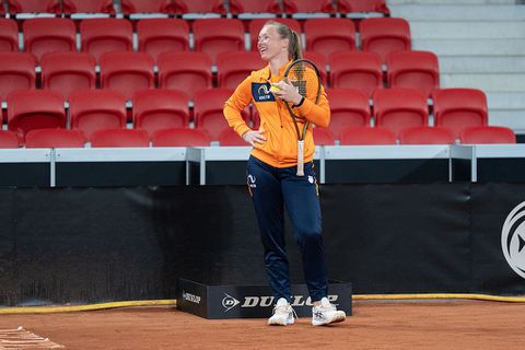 Oud-toptennisster Kiki Bertens steunt gesneuvelde Nederlanders op Wimbledon en maakt 'rentree' bekend