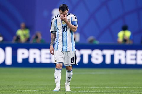 Balende Lionel Messi scherpt negatief record aan op WK voetbal na pijnlijke misser