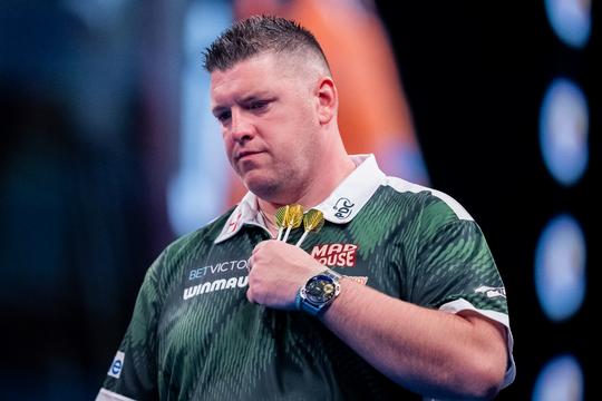 Drama voor prutsende Noord-Ierse darter (40): Dave Chisnall profiteert