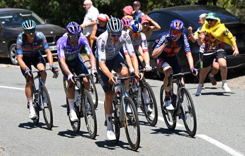 Live Tour de France | Drie Nederlanders in enorme kopgroep, Alex Molenaar sprokkelt bergpunten