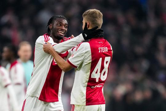 'Ajax verkoopt jonge middenvelder met 1344 minuten in het eerste elftal voor 27 miljoen euro'
