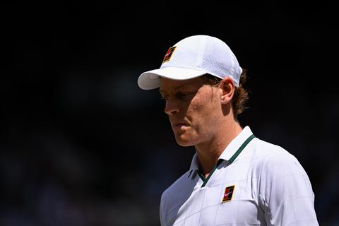 Jannik Sinner haalt pijnlijke herinnering op tijdens Wimbledon: 'Probeer te begrijpen waar het fout ging'