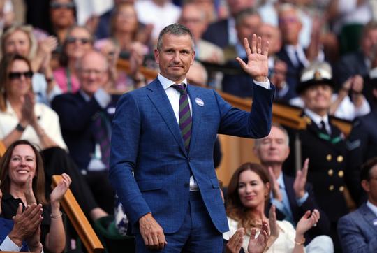 Tennisicoon Richard Krajicek verrast met Nederlandse voetballegende op heilige gras Wimbledon: 'Fantastisch'