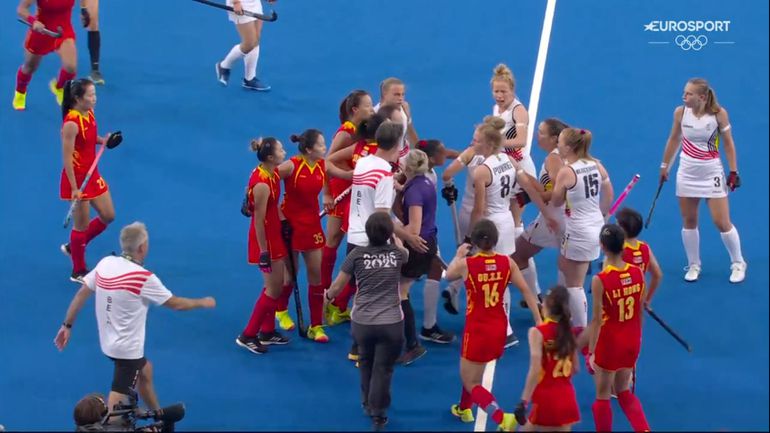 Hockeyduel tussen Chinese en Belgische vrouwen loopt uit de hand: bal bewust loeihard op tegenstander gemikt