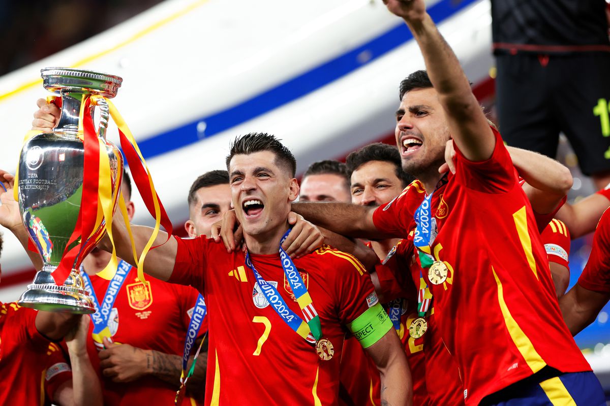 Kampioensfeest levert Spaanse sterspelers internationale schorsing op: 'Geen plek voor dit gedrag'