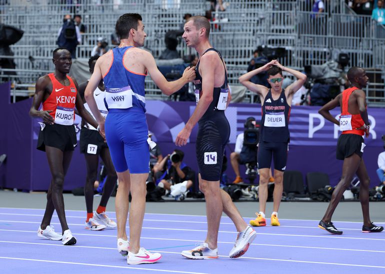 'Deze gast liet mij vallen': woedende atleet haalt hard uit na olympische 5000 meter, maar wordt plots toch verrast