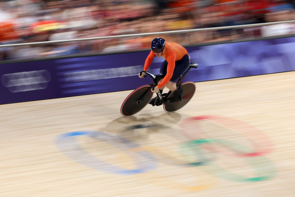 Waanzinnige beelden: zo rijdt Harrie Lavreysen naar wereldrecord op Olympische Spelen