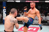 De Nederlandse topvechter Reinier de Ridder in actie tijdens zijn laatste gevecht met Robert Whittaker in de UFC. ©Getty Images