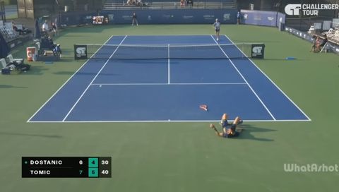 'Vergeten' toptennisser (32) struikelt knullig, maar doet dat op wreedste moment mogelijk