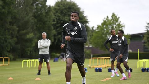 Gevaar op de loer voor Jorrel Hato: 'Chelsea gaat de transfermarkt op voor nieuwe verdediger'