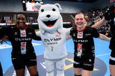 De speelsters en de mascotte van handbalclub HB Ludwigsburg verliezen waarschijnlijk hun baan. © Getty Images