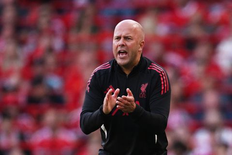 Arne Slot maakt kans op prestigieuze prijs na superseizoen met Liverpool; ook andere Nederlandse kanshebsters