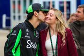 Gabriel Bortoleto geeft vriendin Isabella Bernardini een kus. © Getty Images