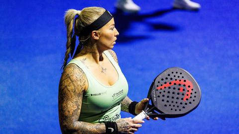 Nederlandse padelkampioene (37) grapt tegen partner: 'Ik snap waarom we vrijgezel zijn'