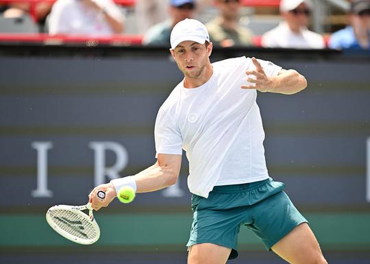 Toptennisser Tallon Griekspoor knokt zich na medische time-out naar volgende stunt tegen wereldtopper in Montréal