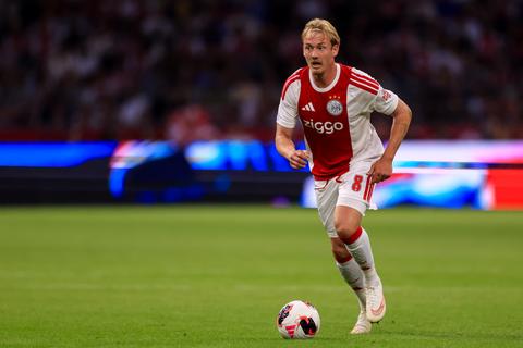 Oosterburen lichten Duitse Ajax-aanwinsten uit: 'Succesvol debuut!'