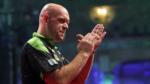 Emotionele topdarter Michael van Gerwen zet bijzonder persoon in het zonnetje: 'Ik ben zo trots op jou'