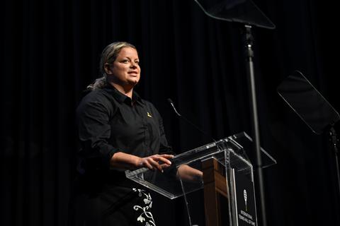 Tenniscoon Kim Clijsters maakt bijzonder briefje openbaar, verbazing bij interviewster