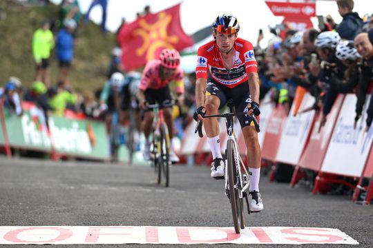 Primoz Roglic blijft voorzichtig in Vuelta en erkent na vreemde etappe: 'De ploeg was niet op zijn best'