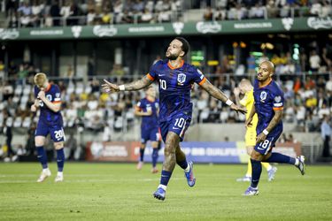 Recordbreker Memphis Depay redt Oranje van blamage tegen sensationeel Litouwen