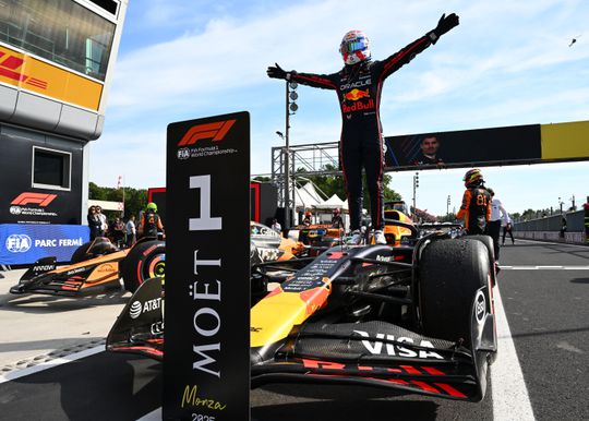 Fenomenale Max Verstappen helemaal terug: Nederlander maakt indruk met 'galavoorstelling' op Monza