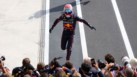 Zo viert Max Verstappen uitbundig feest na uitstekende race in Italië