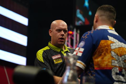 Michael van Gerwen kan goede start niet voorzetten: plaaggeest doet hem de das om op Czech Darts Open