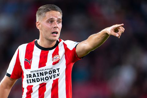 Feestende Joey en Henk Veerman genieten met volle teugen van Volendams feest