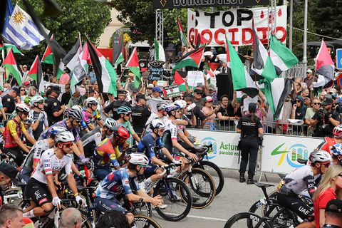 Opnieuw onrust in de Vuelta: pro-Palestijnse actievoerder veroorzaakt valpartij