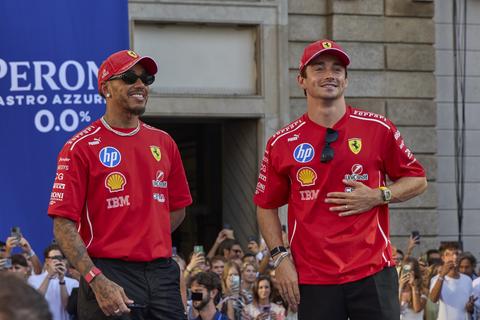 Problemen bij Ferrari stapelen zich op: Lewis Hamilton eist interne regels en vraagteken achter Charles Leclerc