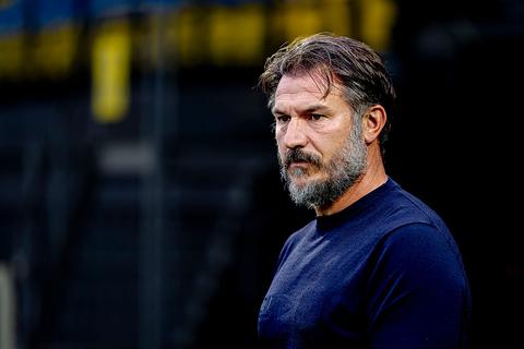 Eerste Nederlandse club heeft trainer al ontslagen: 'Helaas zijn enkele verbeterpunten niet gerealiseerd'