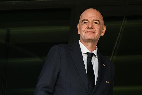 FIFA-voorzitter Gianni Infantino opnieuw onder vuur: 'Vragen blijven vooralsnog onbeantwoord'