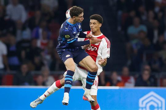 Roep om opmerkelijke straf voor PSV’er Ruben van Bommel na beuk tegen Ajax: 'Het publiek voelt dit ook'