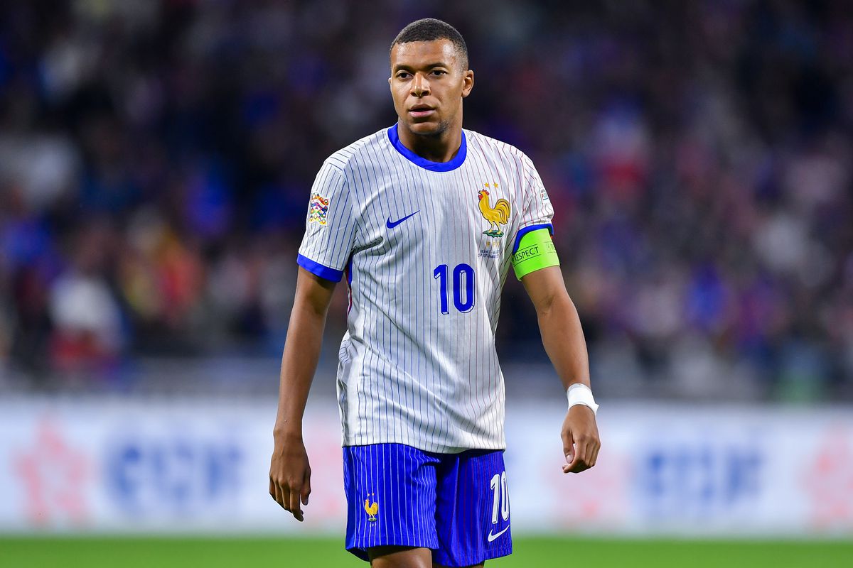 Afwezigheid bij Franse elftal levert Kylian Mbappé kritiek op: 'Als je voor je club kunt spelen, kun je ook voor je land spelen'