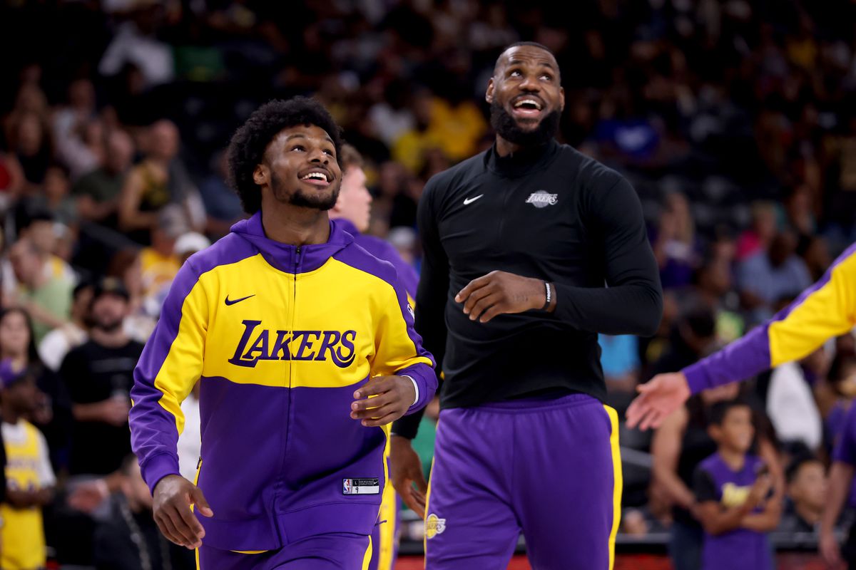 LeBron James beleeft 'ultiem moment' samen met zoon bij LA Lakers: 'Dit zal ik nooit vergeten'