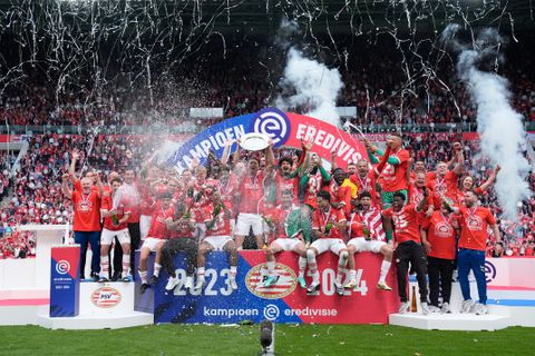 PSV presenteert miljoenenwinst na kampioensjaar, maar hint op aanstaande verkopen