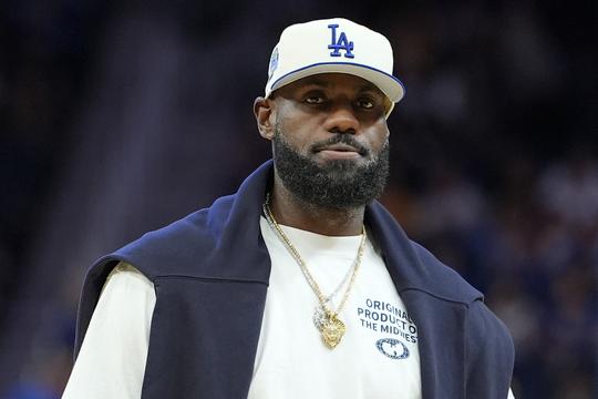 Basketbalicoon LeBron James gaat zich richten op andere sport: 'Geeft me de uitdaging die ik nodig heb'