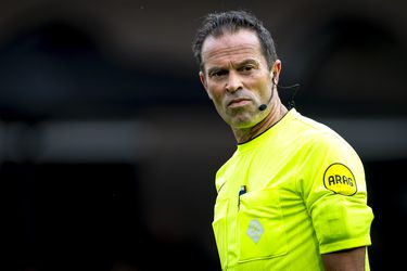 Toparbiter Bas Nijhuis onthult salaris in Eredivisie: 'Is dat per wedstrijd?!'