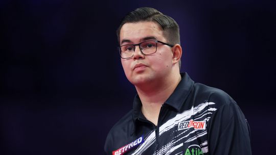 Uitstekende Gian van Veen moet op World Grand Prix hoofd buigen voor Luke Littler in recordpartij