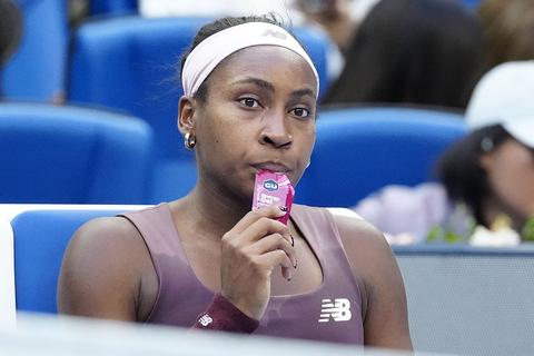 Geplaagde toptennisster Coco Gauff baart fans zorgen na pijnlijke nederlaag in China: 'Ze oogde zielloos'