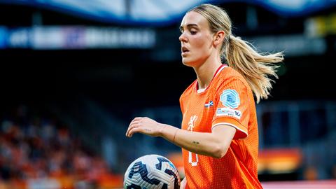 Voetbalster Jill Roord (29) doet boekje open over leven in de top: 'Dat is pittig'