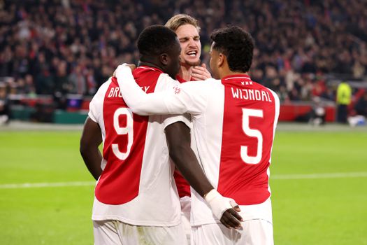 Wervelend Ajax speelt Maccabi Tel Aviv kleurenblind in Europa League