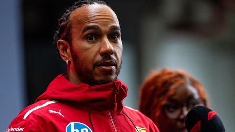 F1-coureur Lewis Hamilton haalt hard uit na incident met Max Verstappen: 'Deel van het grotere probleem'