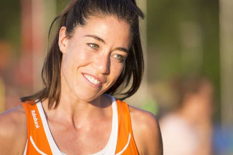 Ex-tophockeyster Naomi van As dacht zielige vrouw te helpen, maar kreeg stank voor dank: 'Alles zat onder'