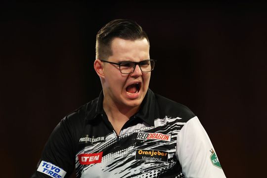 Nederlandse topdarter blijft bescheiden na grote doorbraak: 'Dan lig ik een week in bed te huilen'