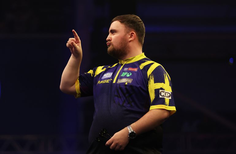 Dartsfenomeen Luke Littler pleit voor 'gekke dingen' met Gian van Veen: 'Wij moeten voor entertainment zorgen'