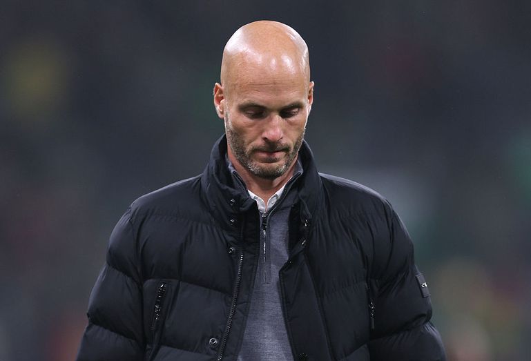 Nederlandse trainer van Wolfsburg ligt op het hakblok: 'Misschien zwaarste nederlaag uit mijn carrière'