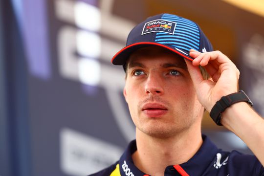 Veelbesproken Max Verstappen herstelt zich in Abu Dhabi: ploeggenoot Sergio Pérez valt weer tegen