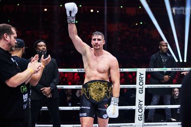 Rico Verhoeven wankelt opnieuw tegen Levi Rigters, maar toont zich waar kampioen